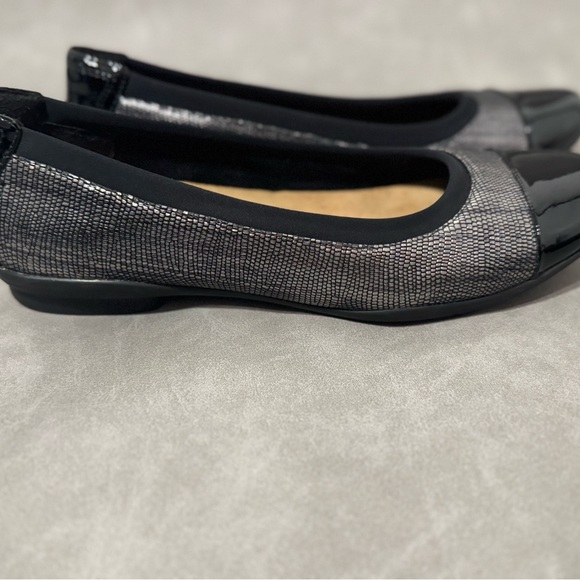 Clarks Women’s Ballet Flats | Black Patent Cap Toe Comfort Shoes | Size US 9 - Picture 2 of 9